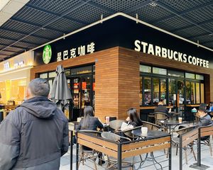 西二环双地铁(星巴克)年租18万,成熟转角口岸,大外摆立