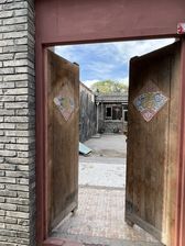 东城 独门独院 占地145平 房子坐北朝南 高5米 采光好