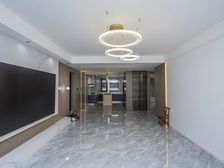 融创壹号院 豪装三房 南北通透 户型方正 厨卫全明