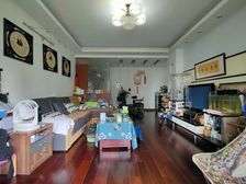 三开间朝南 小区中心位置 产权清晰 送车位 价格还可谈