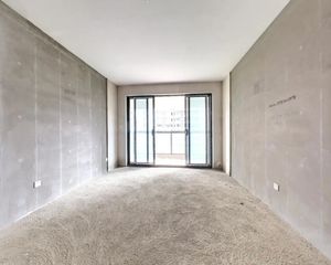 长房东旭国际 3室2厅2卫 毛坯 148万元