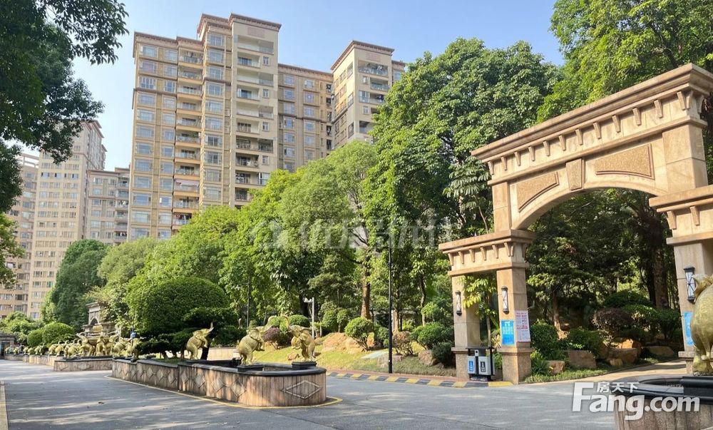 东方华府154平精装售700万