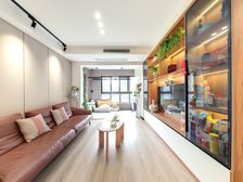 绿地华尔道:精装电梯中层2室2厅2卫.三开间朝南,采光视野好