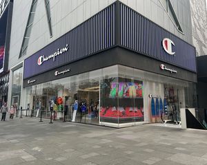 春熙路太古里!转角铺(斐乐)年租36万,人流量超好,当天过户