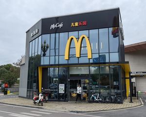 房东生意缺米米急售,年收25万,独栋麦当劳出售,产权清晰证齐