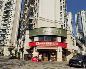 城南大转角口岸(良品铺子)年租20万,11米超大开间,立过户