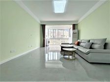 此房满五一,南北tong,采光通风优良,楼梯中间楼层。