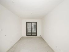 轨交口新港天城 纯毛坯3房 楼层采光视野无遮挡 看中可谈