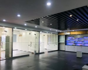 真房实价8000,胜和广场写字楼336平看广场,随时看房