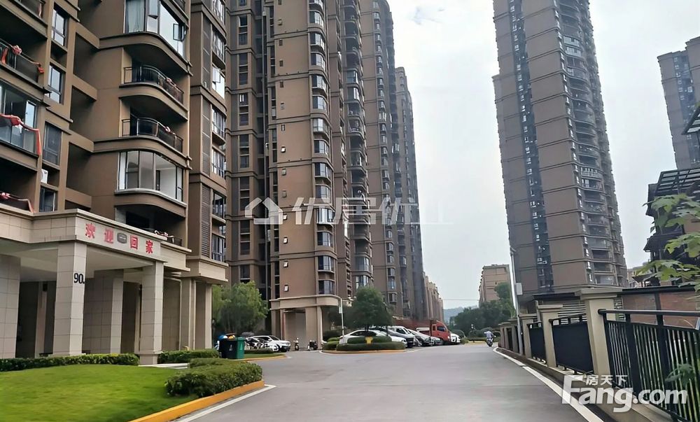 碧桂园翡翠城3室2厅2卫精装修7151万元