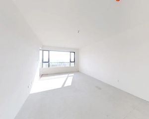 核 心地段,金马公学,市府广场,客厅朝南,全天采光