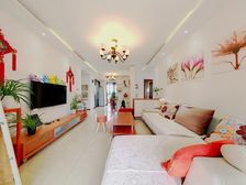 绿地华尔道:精装四室二厅二卫大平层.电梯8楼,采光视野无遮挡