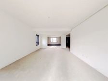 1-2楼边户下叠 没有小朋友在读书 纯毛坯 看房方便