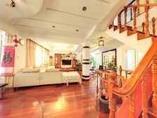 地铁口 馨泰花园 稀.缺一二楼复试 洋房 带朝南花园 急售