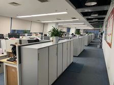 西环广场物业直租550平米遗留精装修正对电梯间