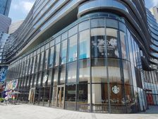 业主着急用钱,15米开间转角铺星巴克出售,年租20万,证齐全