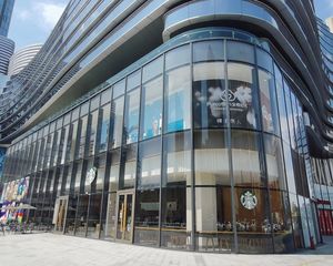 业主着急用钱,15米开间转角铺星巴克出售,年租20万,证齐全