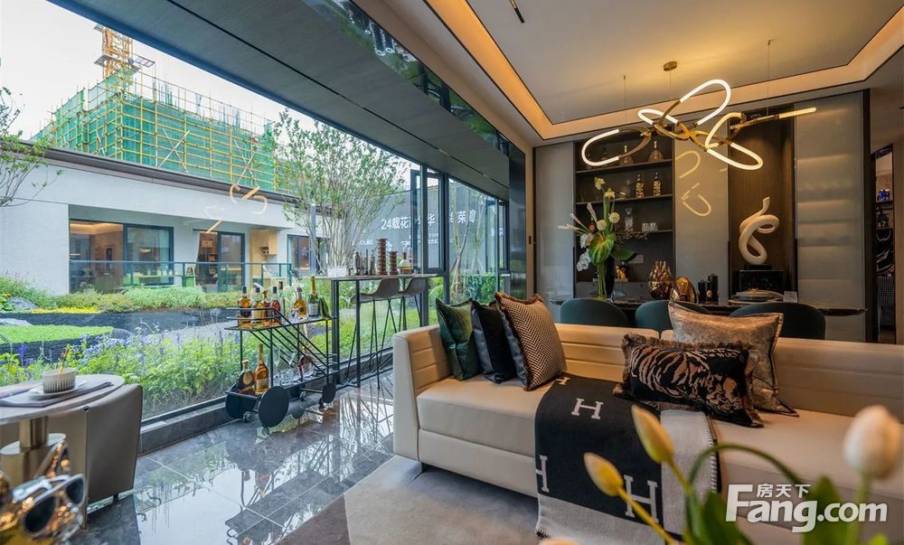 近10米大阳台高得房率大横厅设计万科物业