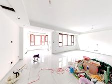 天山国宾一号 满两年,带装修,电梯入户,洋房社区