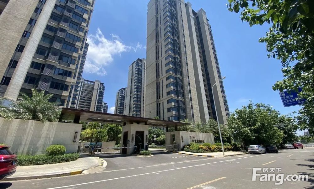 急售特惠环球100宝龙城109平3居南北向精装修