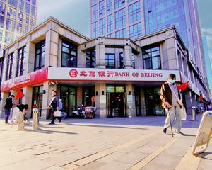 亦庄林肯公园丶路口大把角丶银行租10年丶门前带车位丶个人能买