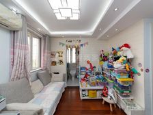 边套全明精装修 厅大带南窗 满五看房方便 出入口位置