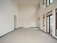 此房是独栋别墅 ,房子位于马路进去的第二排,视野好