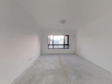 此房满五 可看湖看山 视野好