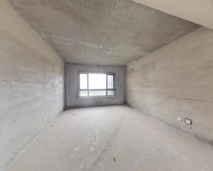 得房率高,房东很诚意出售,价格有优势