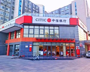 通州区丶把角餐饮独栋丶银行租9年丶带18个车位丶地铁口50米