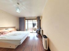 新出,洋房,精装,大3居,318万,有固定车位,急售。