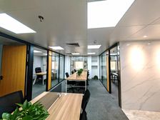 天河 3个间隔 1个员工区 有装修带家具 双地铁上班