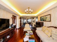 新上装修大四房,保养全新,楼层位置好,采光无遮挡,看房方便