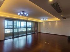 玲珑东区 大横厅四房 精装修业主诚心出售看房随时 全新未住人