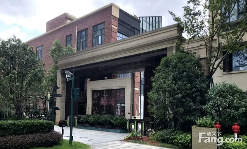 华师旁 万科金域府 精装现房,武汉洪山街道口万科金域学府二手房 三室