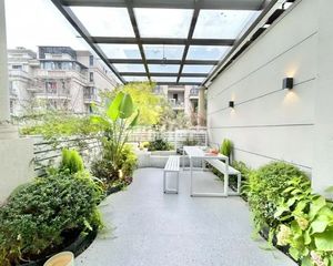 新上!端户三面采光!精装拎入!位置安静!保养9.9成新!