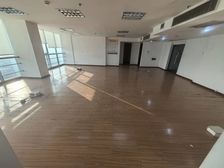 开发区泰达地铁站旁 252平 户型方正落地窗 交通便利