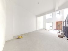 此房产权满五年,花园朝南,户型方正