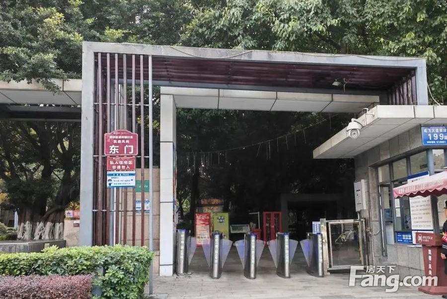 144万房东包税地铁口凯德风尚精装套二