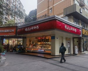急售!东二环转角口岸(廖记棒棒鸡)年租8万,转角9米广告面。