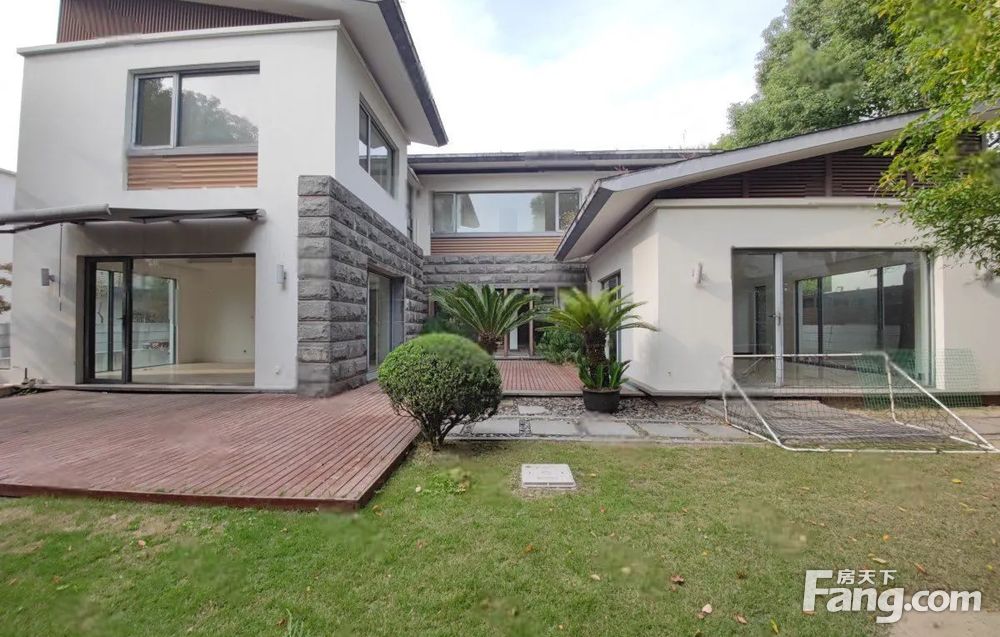 徐泾德法旁,湖畔佳苑独栋别墅,精装修可长签,随时可以看,上海青浦