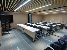 10月特惠可容10-80人广州会议室出租,大型培训等均适用!