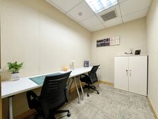 地铁口精装办公室出租,开业期间签约,送半个月免租!