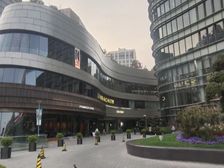 黄浦江边独立下沉式广场,可分割,适合文化展览,空间艺术等行