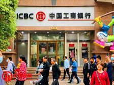 急售!市中心南京东路,沿街地铁口(工商银行)独立产权,高租金