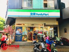 徐汇区宜山路,沿街底商(全家)年租32万,独立产权,六院对面