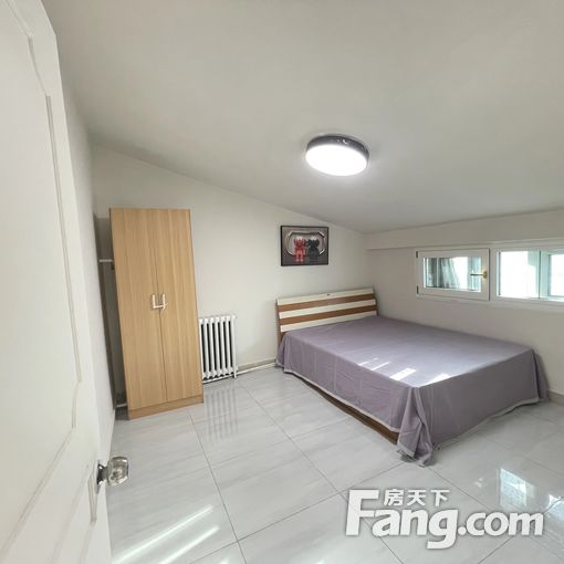  ���ׯ�����������ﵱ��MOMA���ù������԰��ֱ�Ÿ�������� 