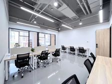 岗顶降价租(10一90平人均500元)落地窗办公室丨配齐家私