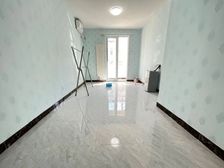 新出房源8号线地铁口附近 两居室南北通透 看房有钥匙