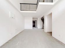 此房纯毛坯 楼层采光好 随时可签约 新小区环境好